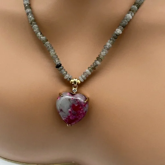 Dyed Agate and Prehnite Beaded Heart Pendant Necklace - Picture 3 of 5